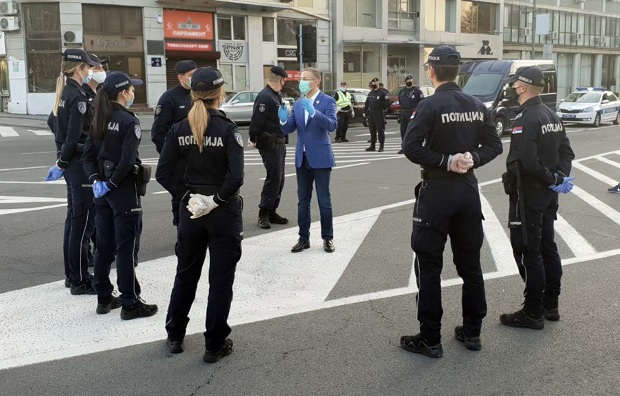 Стефановић обишао полицајце на терену у Београду